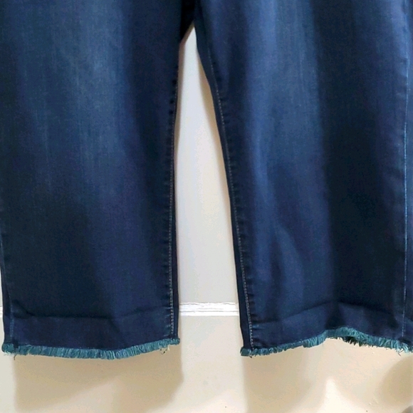 Lane Bryant Girlfriend Crop jeans NWT - Picture 4 of 10